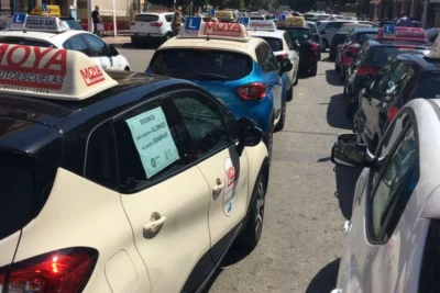 Autoescuelas protestan en Murcia por falta de examinadores